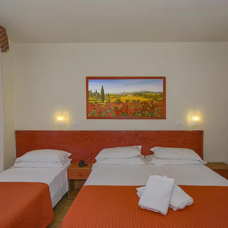 Liu Hotel 3*
